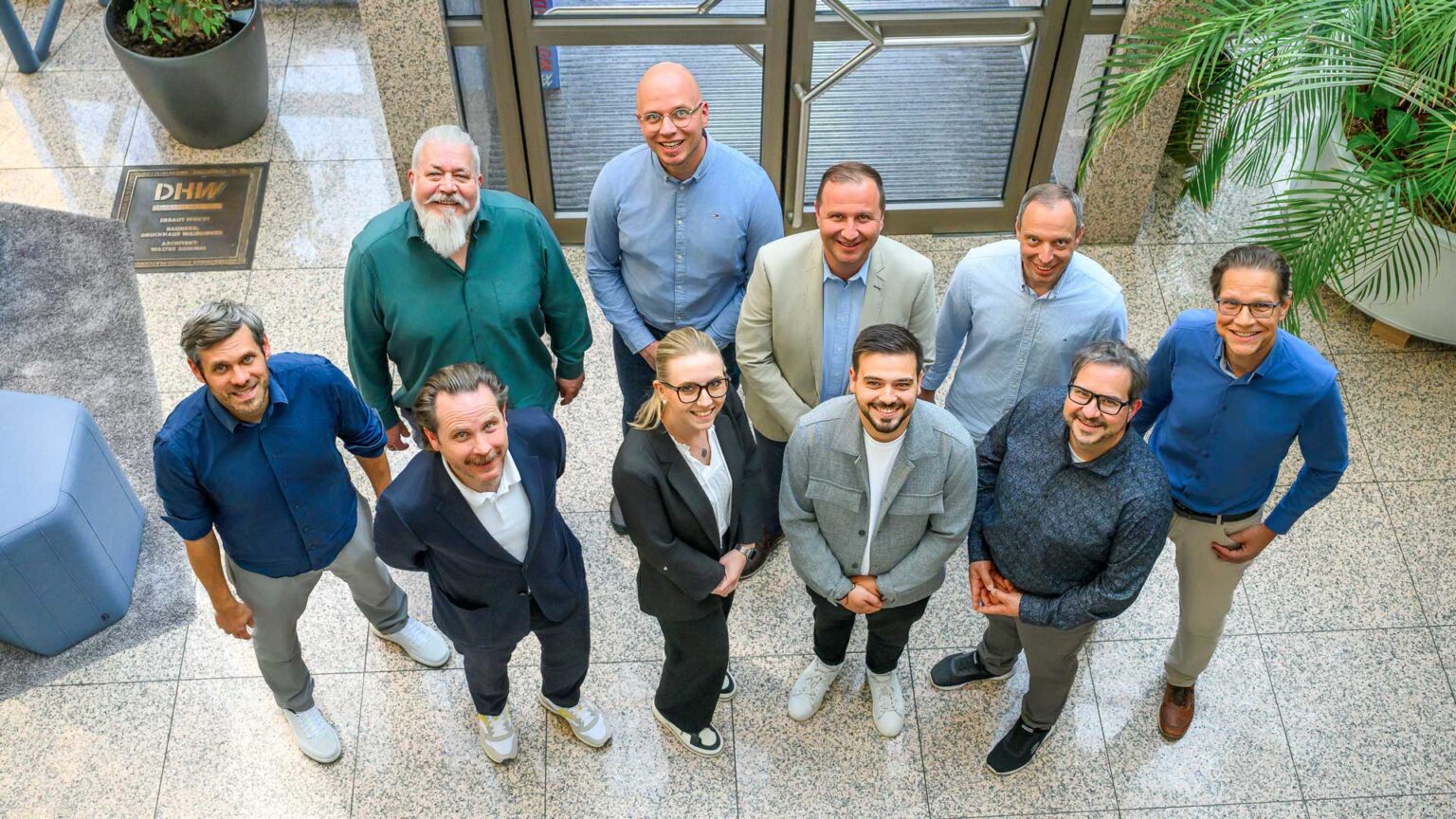 Teambild mit der ZVW-Anzeigenleitung und Sales Manager*innen